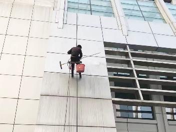 外墻清洗作業(yè)